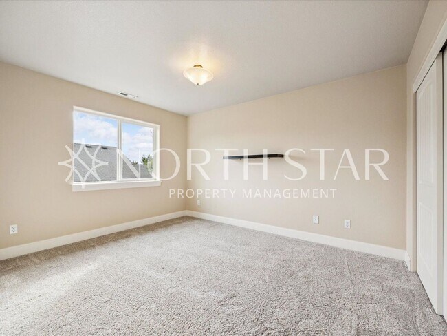 Building Photo - Tuscan Hills Traditional in Happy Valley