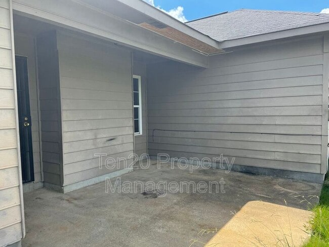 Building Photo - 6136 Crossbow Dr