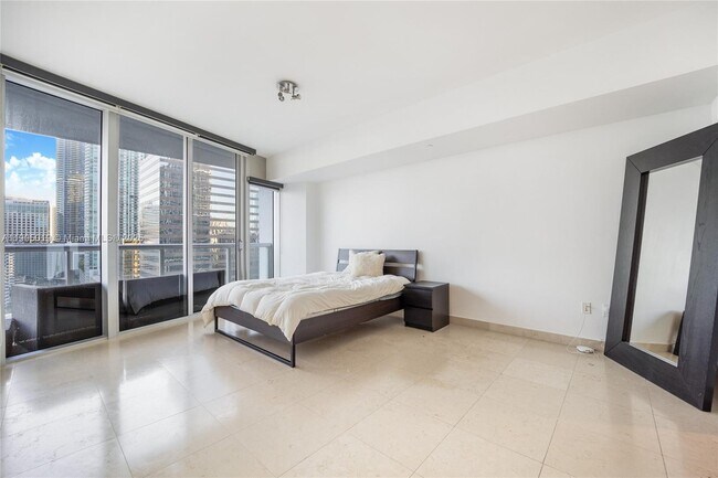 Building Photo - 495 Brickell Ave