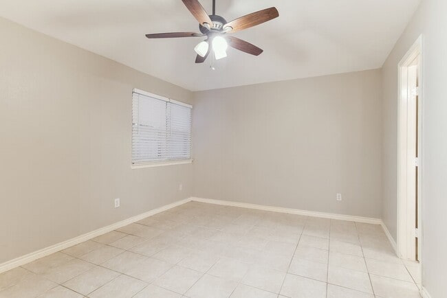 Building Photo - 13207 Pebblewalk Cir S