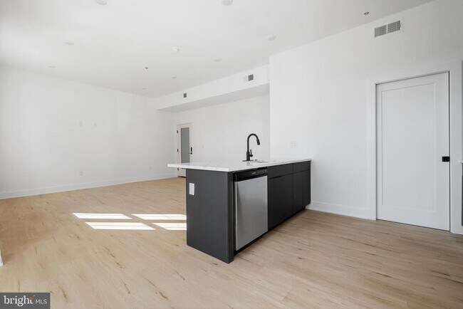 Building Photo - 1221 4 St