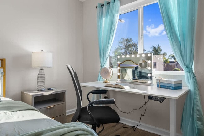 Building Photo - 13737 Via Tres Vistas