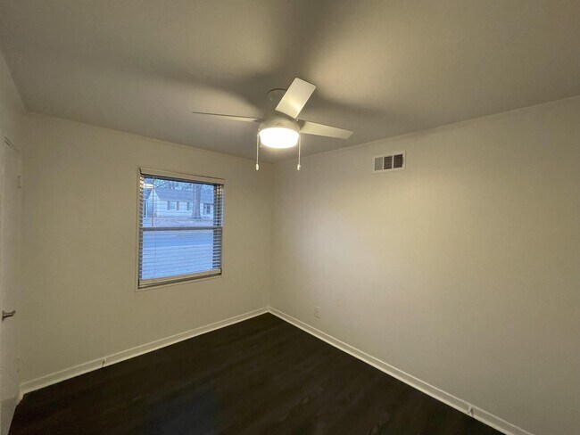 Building Photo - 4967 Kimball Ave