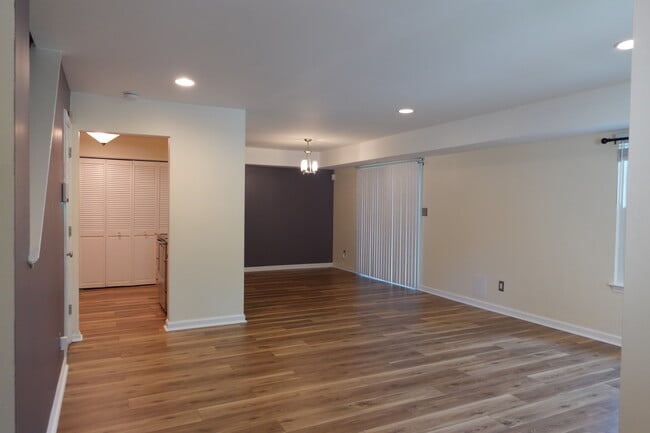 Building Photo - 3001 N Dale Ct