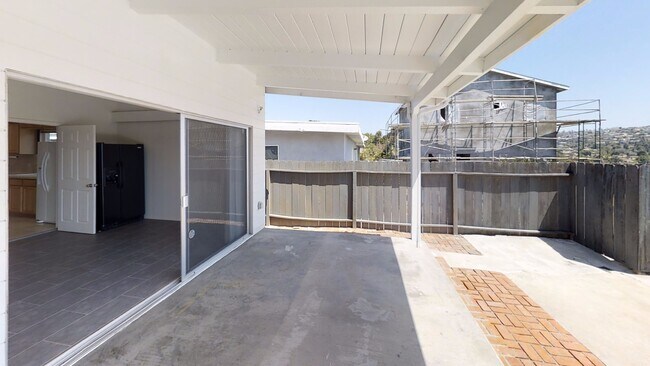 Building Photo - 5321 E Falls View Dr