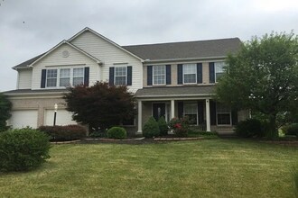 Building Photo - Large Home is Desirable Pine Run! Best of...
