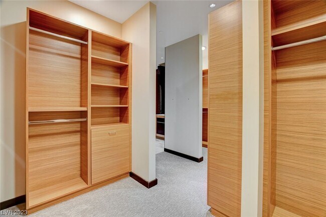 Building Photo - 3750 Las Vegas Blvd S