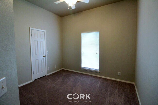 Building Photo - 927 Castle Rd