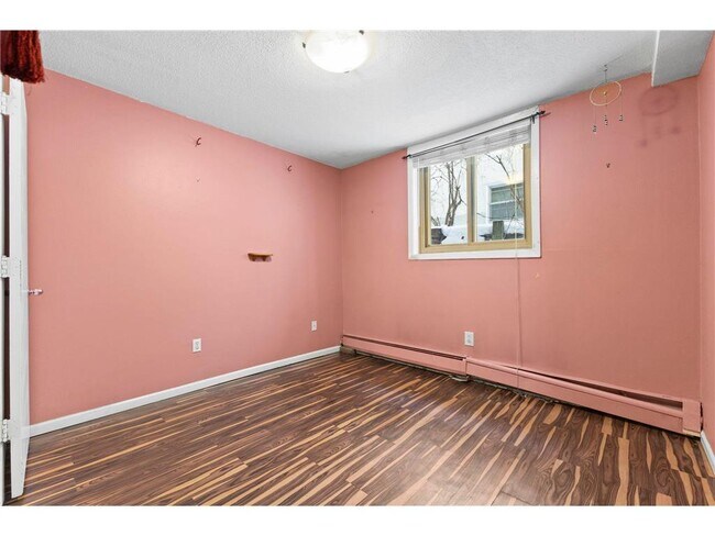 Building Photo - 520 Ridgewood Ave