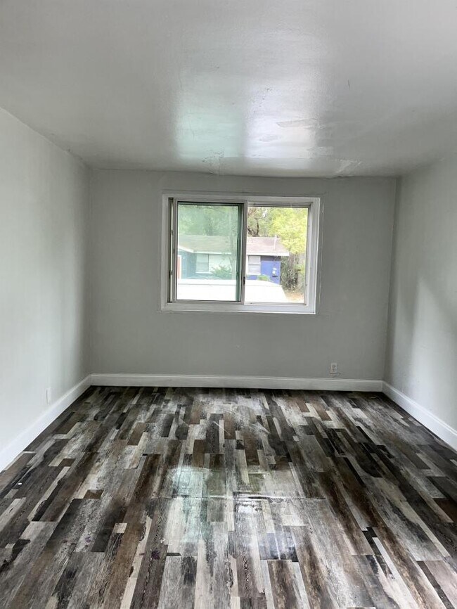 Building Photo - 2 bedroom in Jacksonville FL 32209