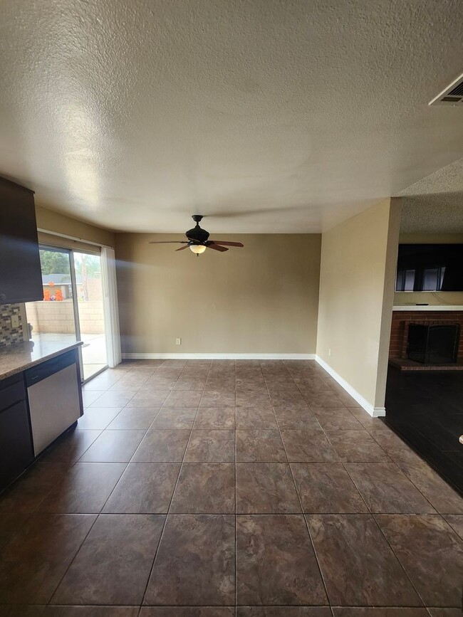 Building Photo - Inviting 3-Bedroom Home