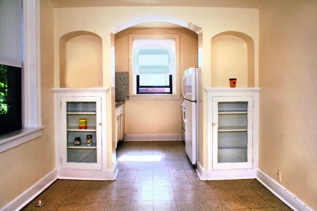 Primary Photo - Phillips Ave Apartments