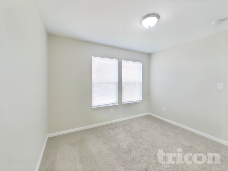 Building Photo - 2887 Beethoven Ave