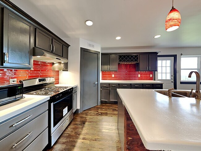 Building Photo - 2307 Cardinal Ln