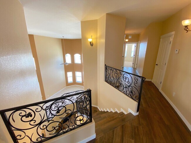 Building Photo - Northeast El Paso/Sandstone Ranch Estates 4 Bed 2.5 Bath Refrig A/C