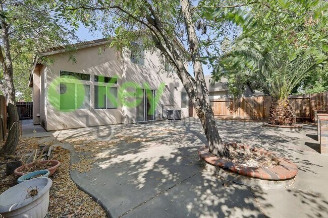 Building Photo - 7956 Robinson Dr