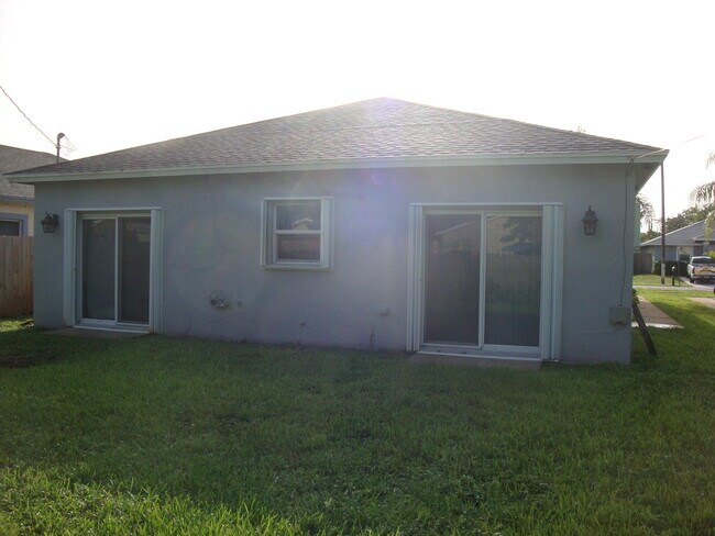 Building Photo - 317 Jennings Ave