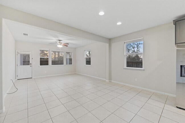 Building Photo - 313 Michaelis Dr