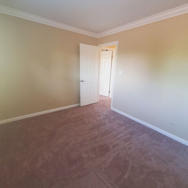 Building Photo - Sparkling Upgrades & Convenient Pleasant H...