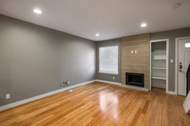 Building Photo - 3601 Menchaca Rd