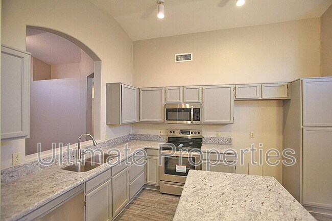 Building Photo - 7135 W Via De Luna Dr