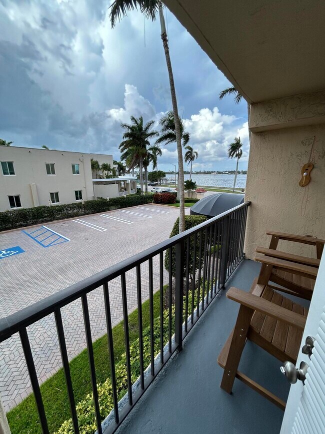 Building Photo - 1801 N Flagler Dr