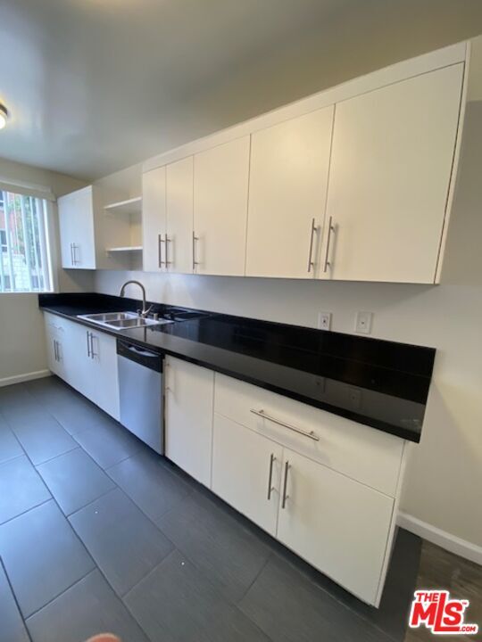 Building Photo - 7045 Hawthorn Ave