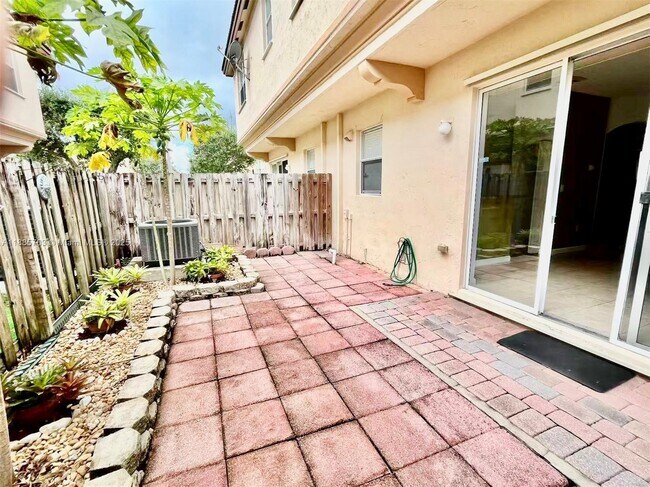 Building Photo - 12842 SW 135th St