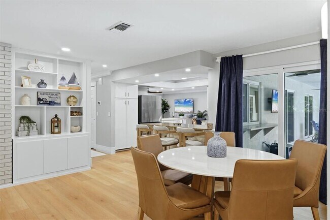 Building Photo - 5159 Oakmont Pl