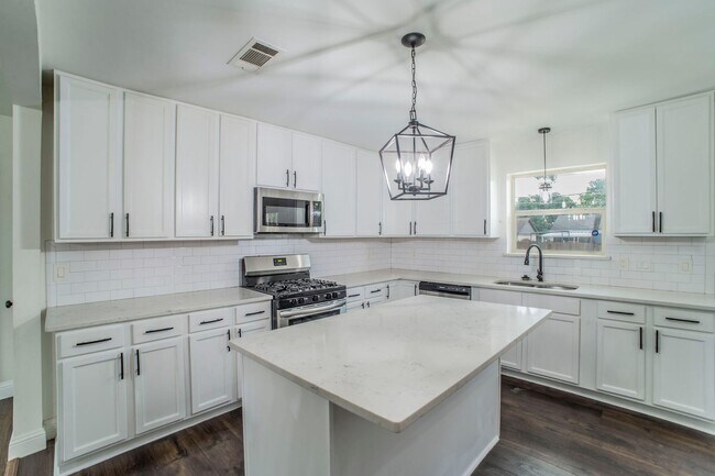 Building Photo - New Listing in southland Terrace Addition