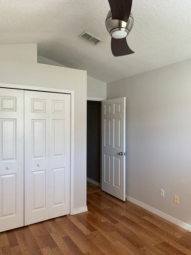 Building Photo - 3/2 Pool Home in Manderley Run