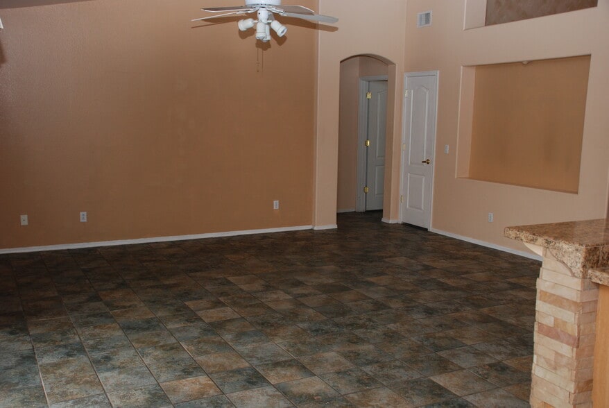 Building Photo - 514 W Laredo Ave