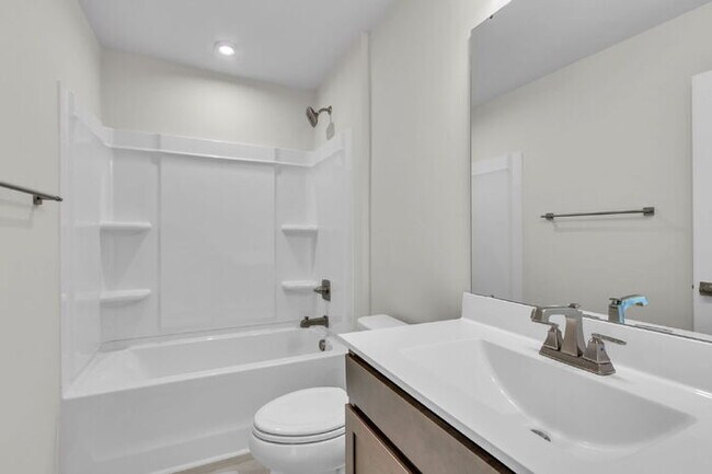 Building Photo - Charming 3-Bed Townhouse Oasis in Greenvil...