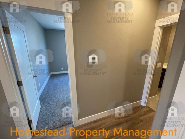 Building Photo - A HOME FOR THOSE WITH DISCERNING TASTE!