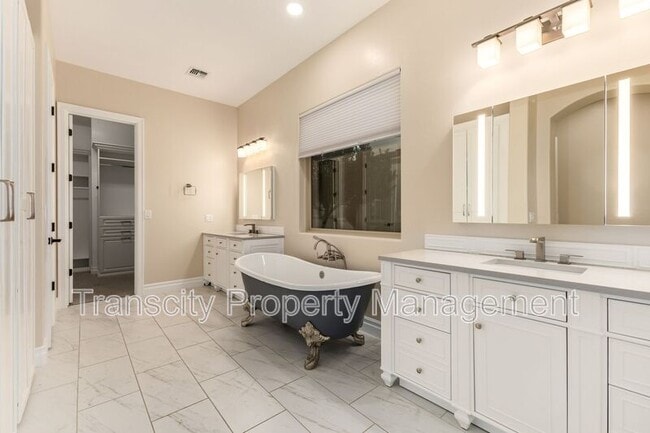 Building Photo - 1636 E Sattoo Way