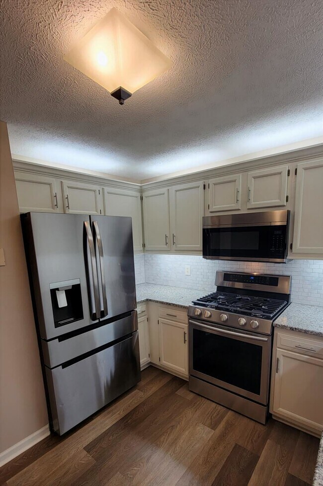Building Photo - 6525 Blossomwood Cir NE