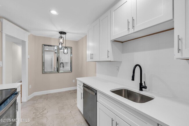 Building Photo - 218 Medford Ct