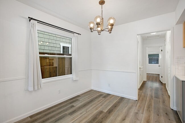 Building Photo - Upgraded 2br Coronado House, Bonus Room, Yard & Garage!