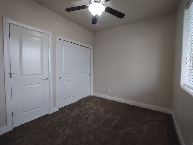 Building Photo - Desirable Black Rock Condo - Quite/Peaceful