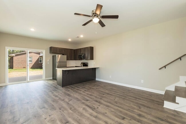 Building Photo - Brand NEW Three Bedroom Home!