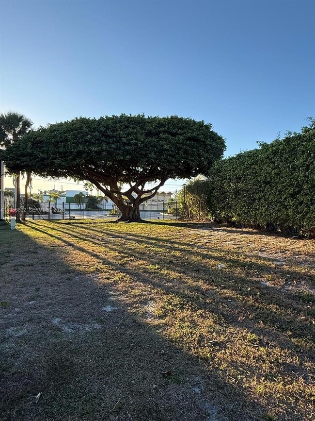 Building Photo - 400 Waterway Dr S