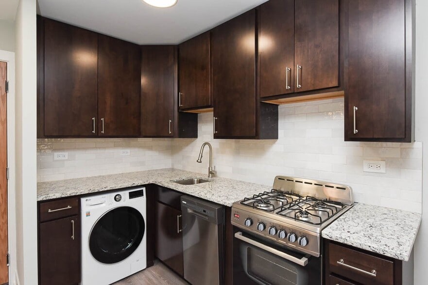 Building Photo - 450 W Barry Ave