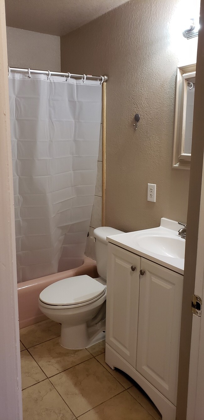 Building Photo - 358 Emporia St