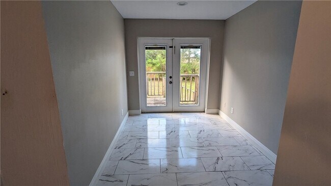 Building Photo - 795 Rolling Hill Dr