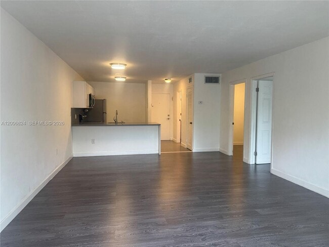 Building Photo - 2600 NE 135th St