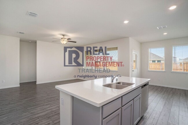 Building Photo - Charming 3-Bedroom Home in Desirable Neighborhood!
