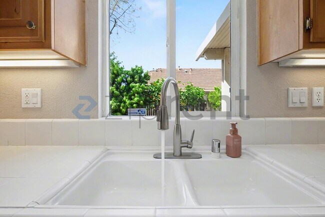 Building Photo - 1833 Blue Skies Way