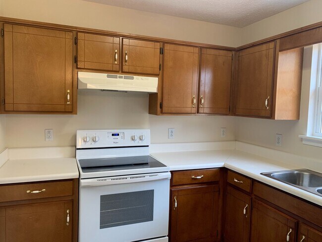 Building Photo - Adorable 3 Bedroom Home with Large Yard!...