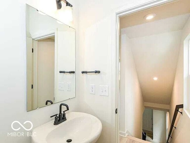 Building Photo - 1740 Blenker Dr