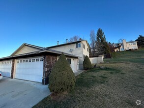 Building Photo - Cute Boise Duplex